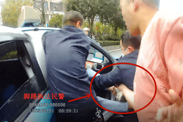 襲警零容忍！龍山公安辦理一起襲警案(圖2)